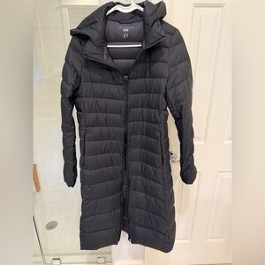 Uniqlo Women's Ultralight Down Long Black Puffer Coat - Size Medium